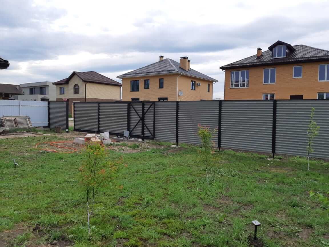 zabor-zhalyuzi-ral8019-temnyy-shokolad-foto3 в Кишиневе