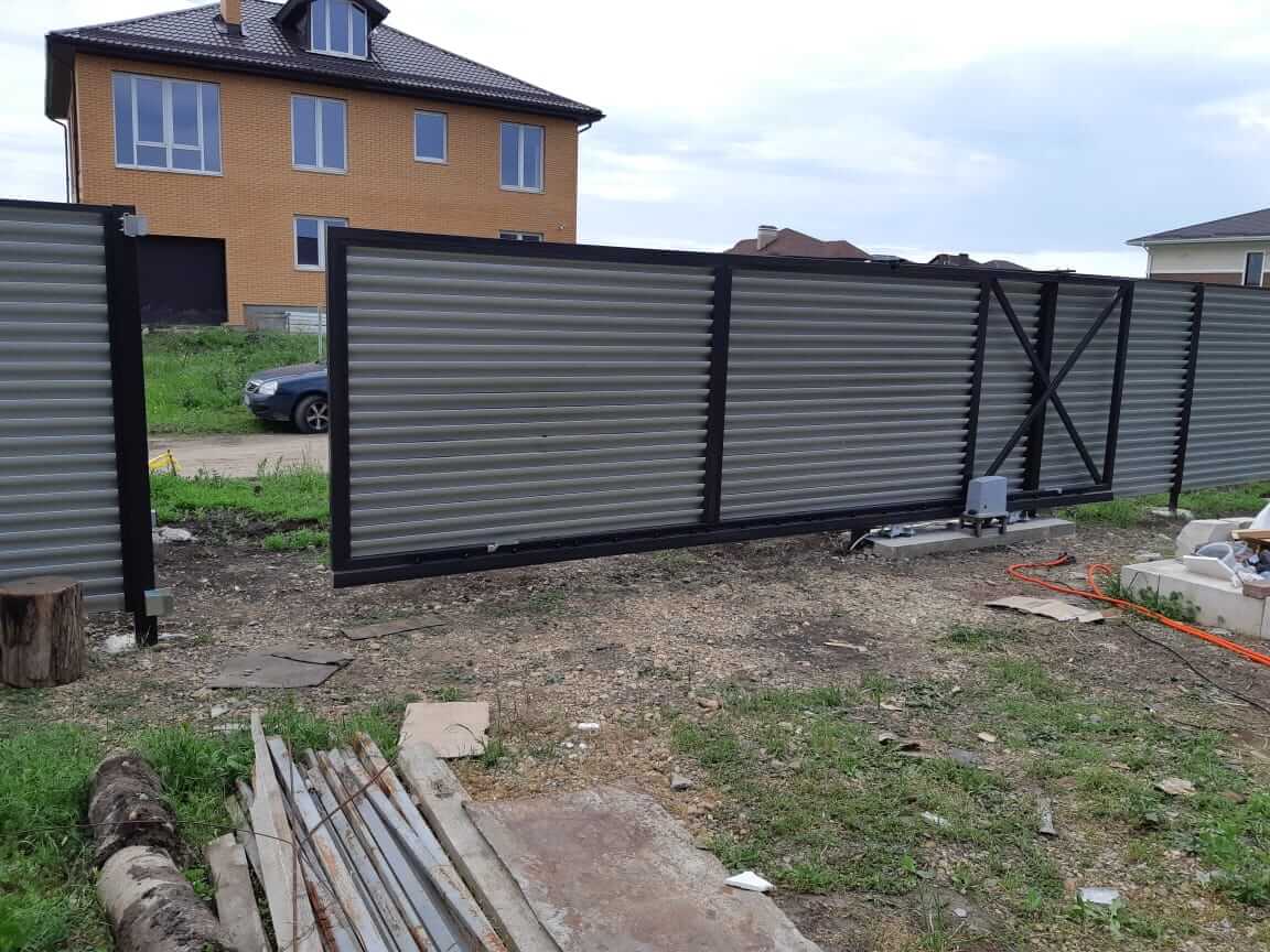 zabor-zhalyuzi-ral8019-temnyy-shokolad-foto4 в Кишиневе