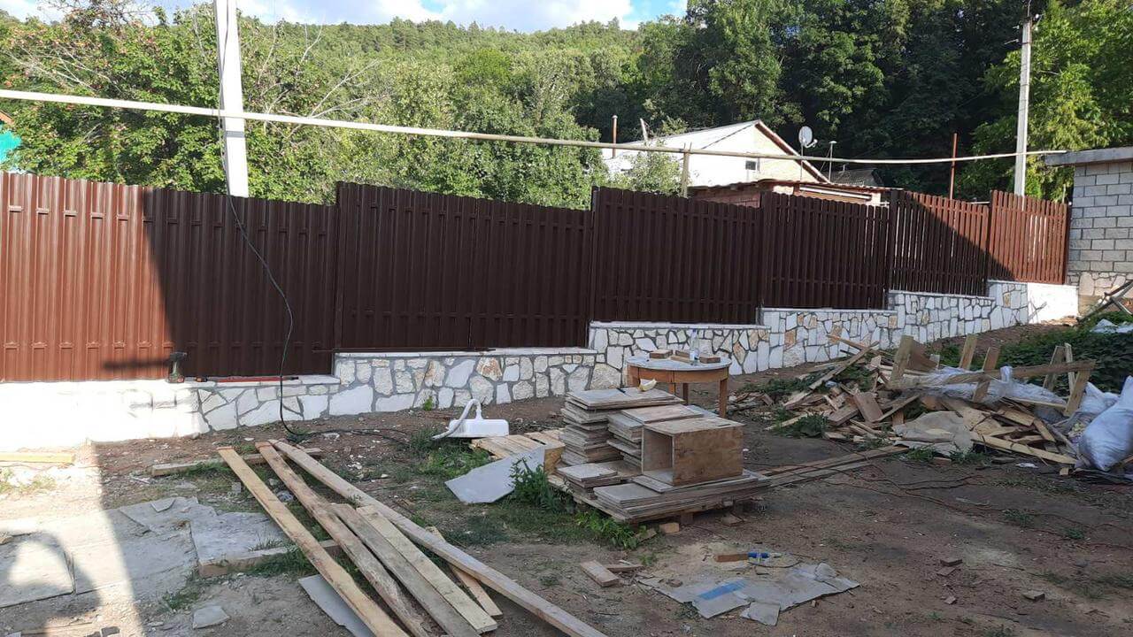 забор из штакетника шоколад двухсторонний фото1 в Кишиневе
