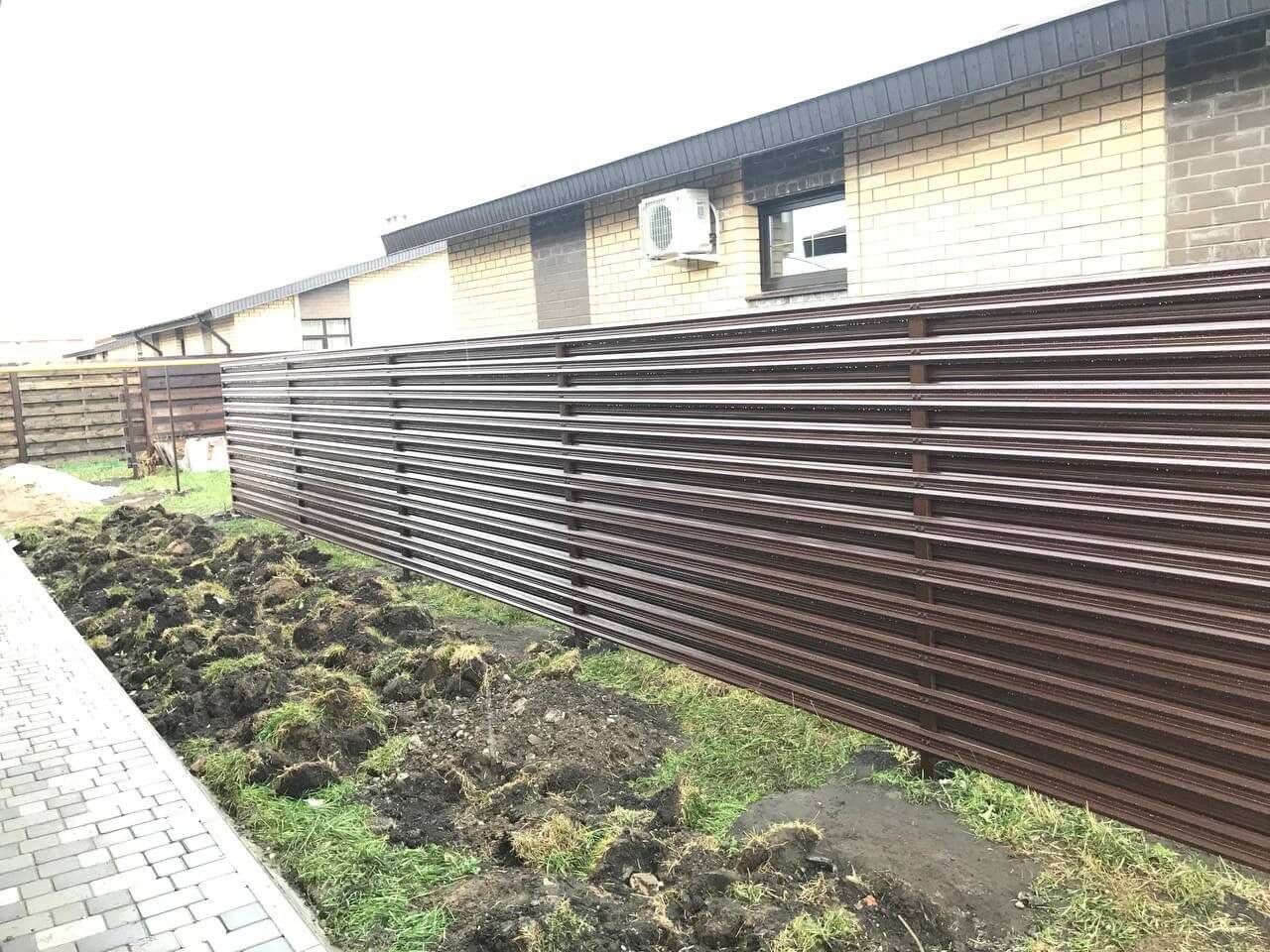 забор из штакетника шоколад фото1 в Кишиневе