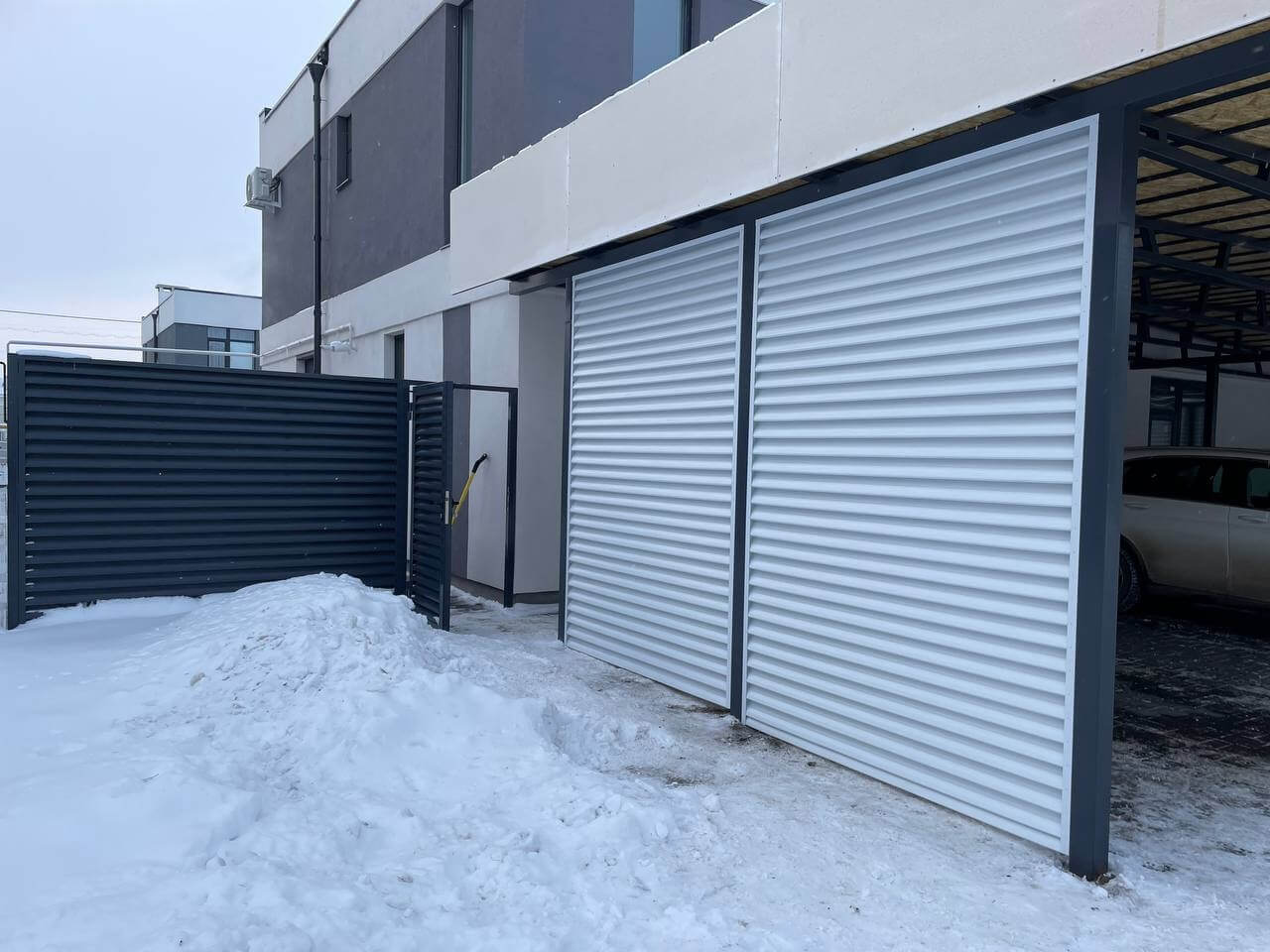 Парковочное место из ламелей Еврожалюзи RAL9003/9003 Белый двусторонний фото 1 в Кишиневе
