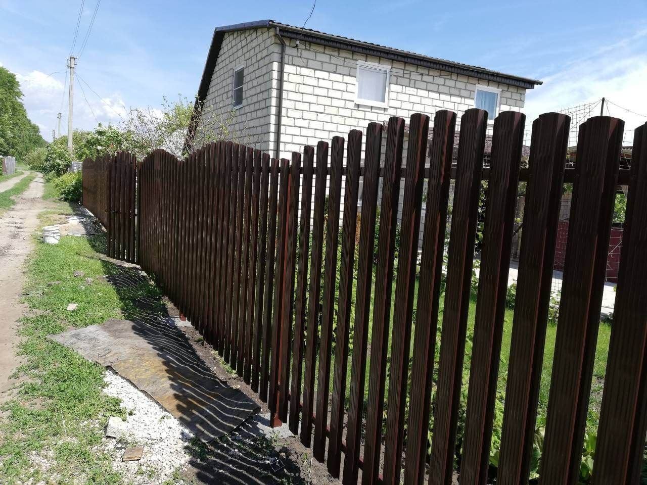 Забор из евроштакетника Плетенка 19м RAL8017 Шоколад в Кишиневе