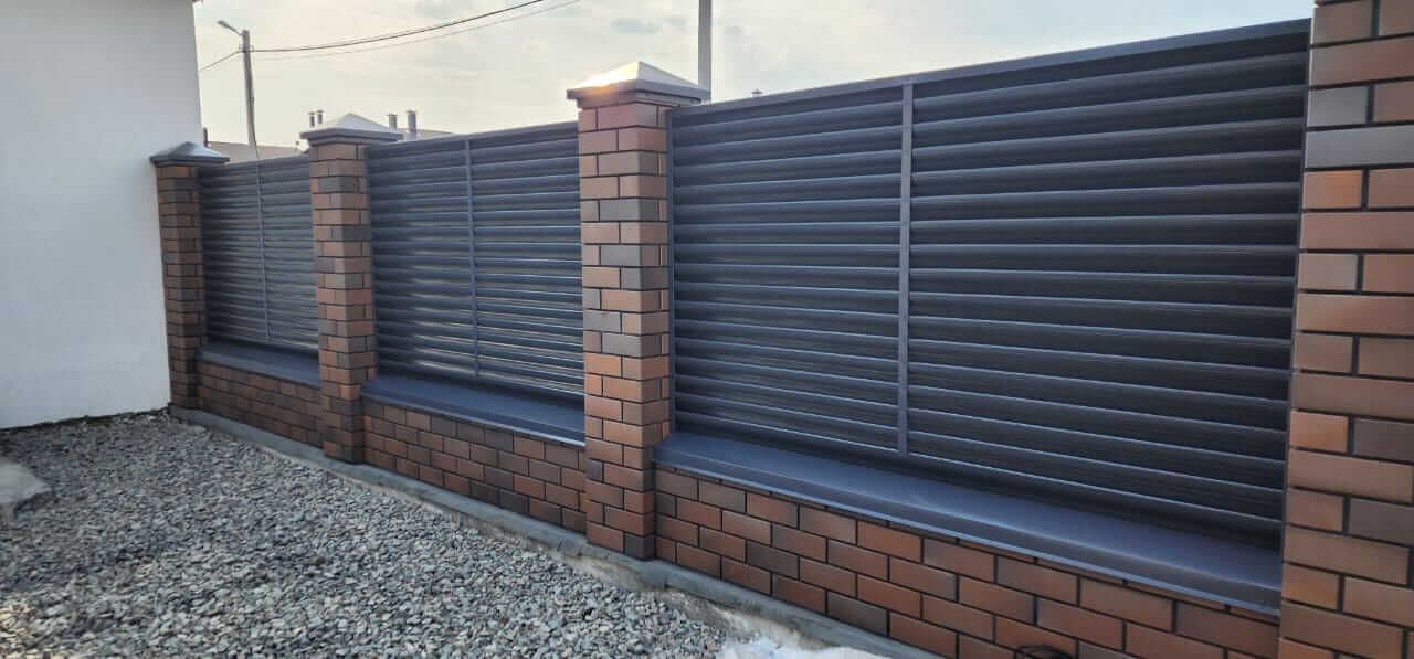Забор из ламелей еврожалюзи 22м RAL7024/7024 Серый Графит двусторонний фото 1 в Кишиневе