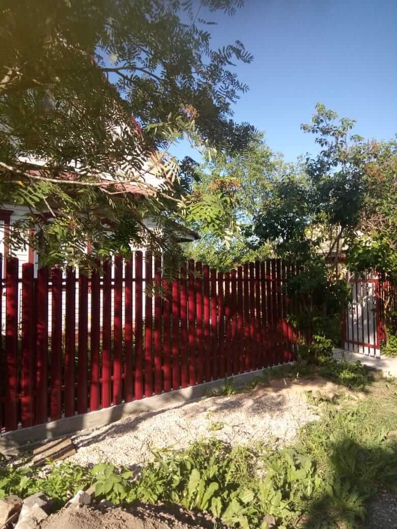 Забор из фигурного штакетника 21м RAL3005 Красное Вино фото 1 в Кишиневе