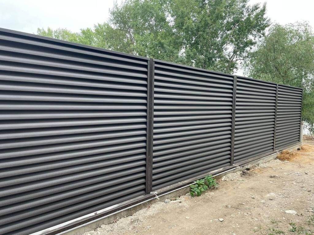 Забор-жалюзи с ламелями еврожалюзи 29м RAL8019/8019 Темный Шоколад МАТТЕ двухсторонний фото 2 в Кишиневе