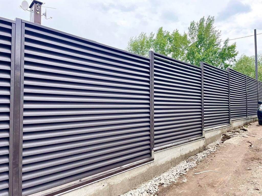 Забор-жалюзи с ламелями еврожалюзи 29м RAL8019/8019 Темный Шоколад МАТТЕ двухсторонний в Кишиневе