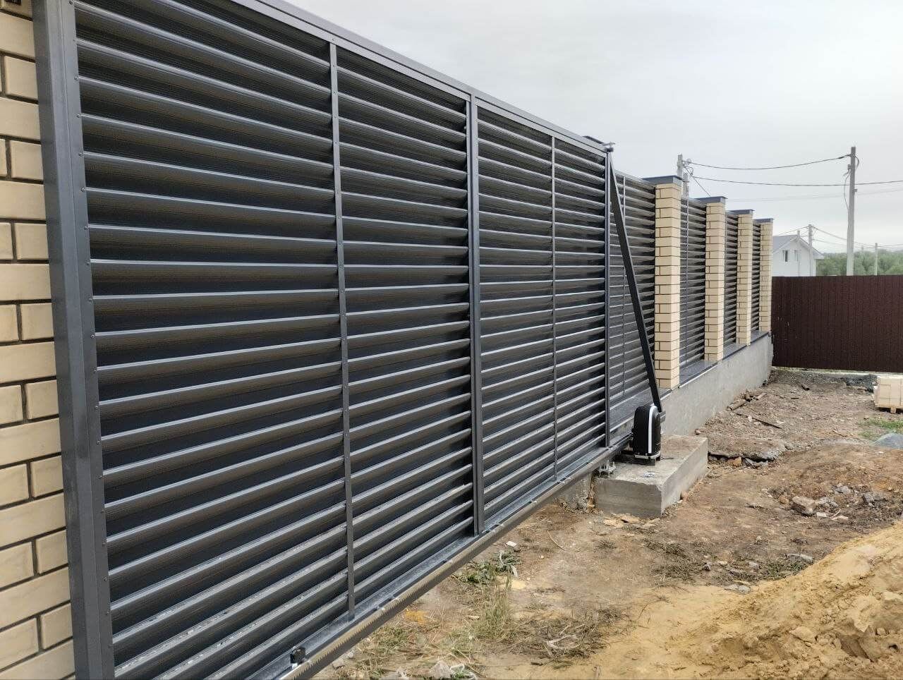 Забор с ламелями Еврожалюзи 26м RAL7024/7024 Серый Графит двусторонний фото 4 в Кишиневе