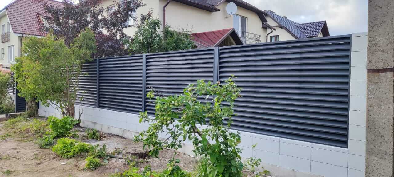 Забор-жалюзи из ламелей ЭКО-Z 17м RAL7024 Серый Графит фото 6 в Кишиневе