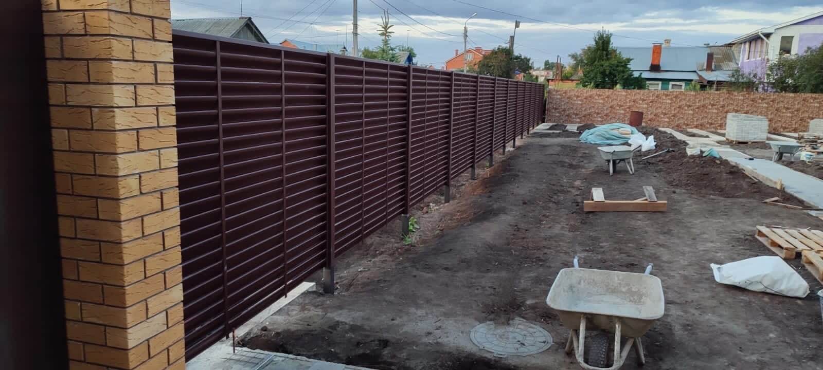 Забор из ламелей еврожалюзи 19м RAL8017/8017 Шоколад двусторонний фото 1 в Кишиневе
