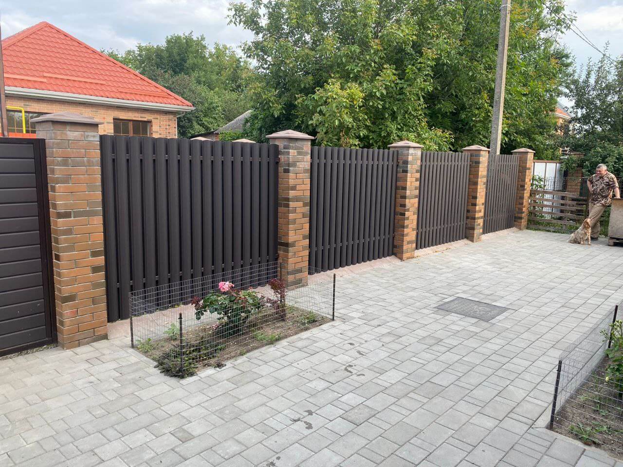 Забор из штакетника полукруглого 22м RAL8019 Темный Шоколад МАТТЕ фото 3 в Кишиневе