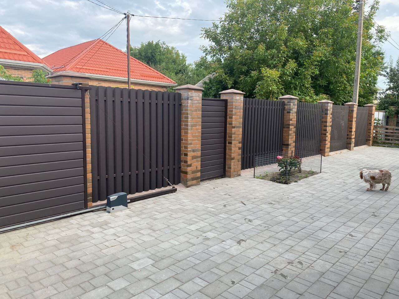 Забор из штакетника полукруглого 22м RAL8019 Темный Шоколад МАТТЕ фото 2 в Кишиневе