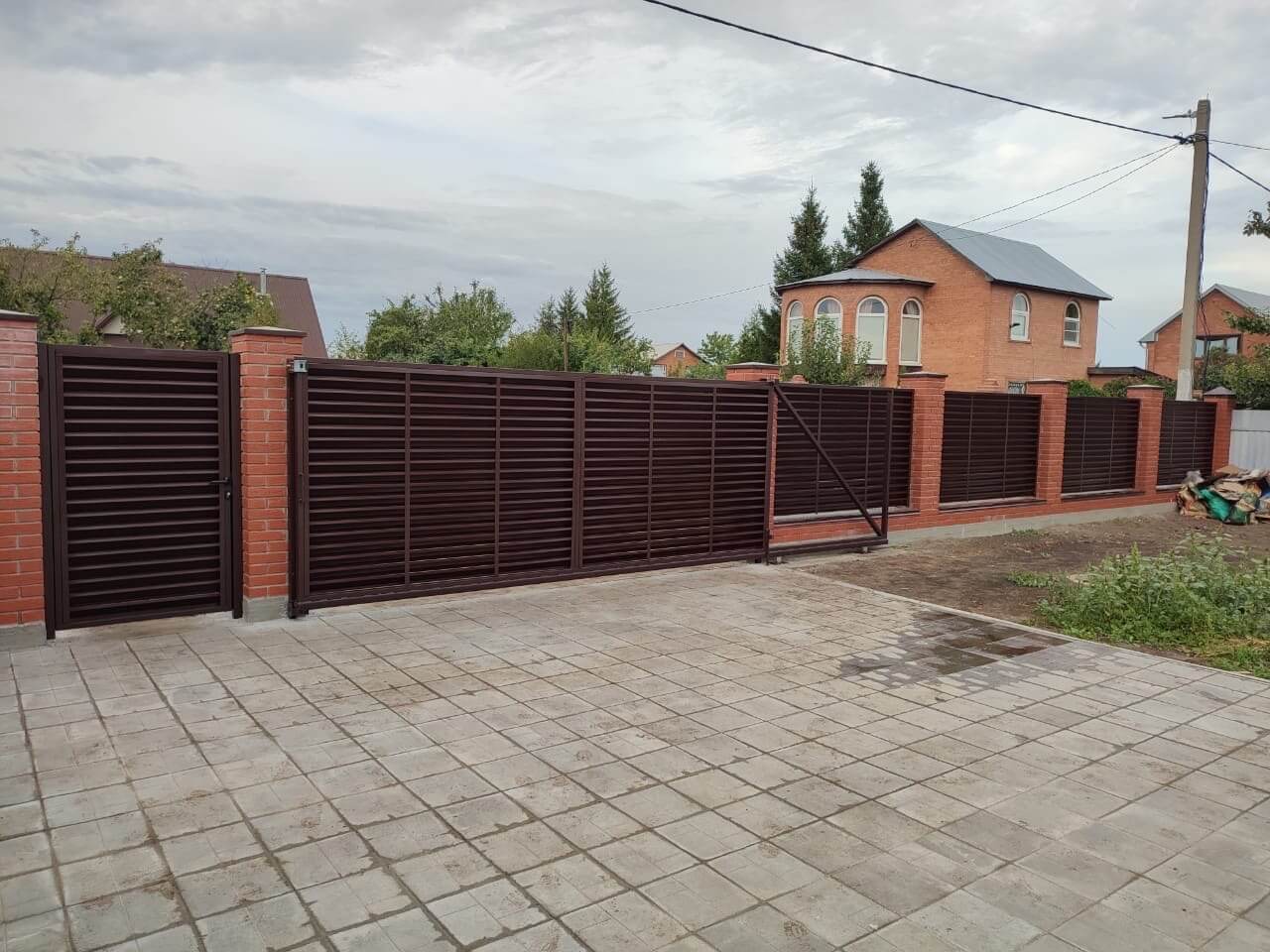 Забор из ламелей Еврожалюзи 28м RAL8017/8017 Шоколад двусторонний фото 3 в Кишиневе