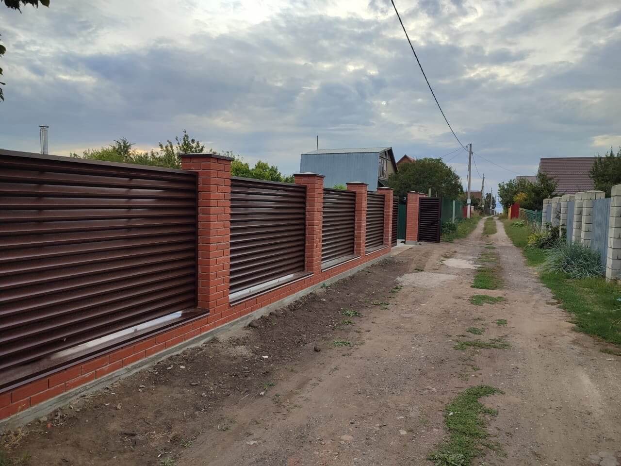 Забор из ламелей Еврожалюзи 28м RAL8017/8017 Шоколад двусторонний фото 2 в Кишиневе