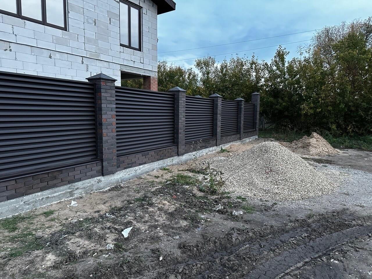 Забор из ламелей Еврожалюзи 38м RAL8019/8019 Темный Шоколад двусторонний MATTE фото 4 в Кишиневе