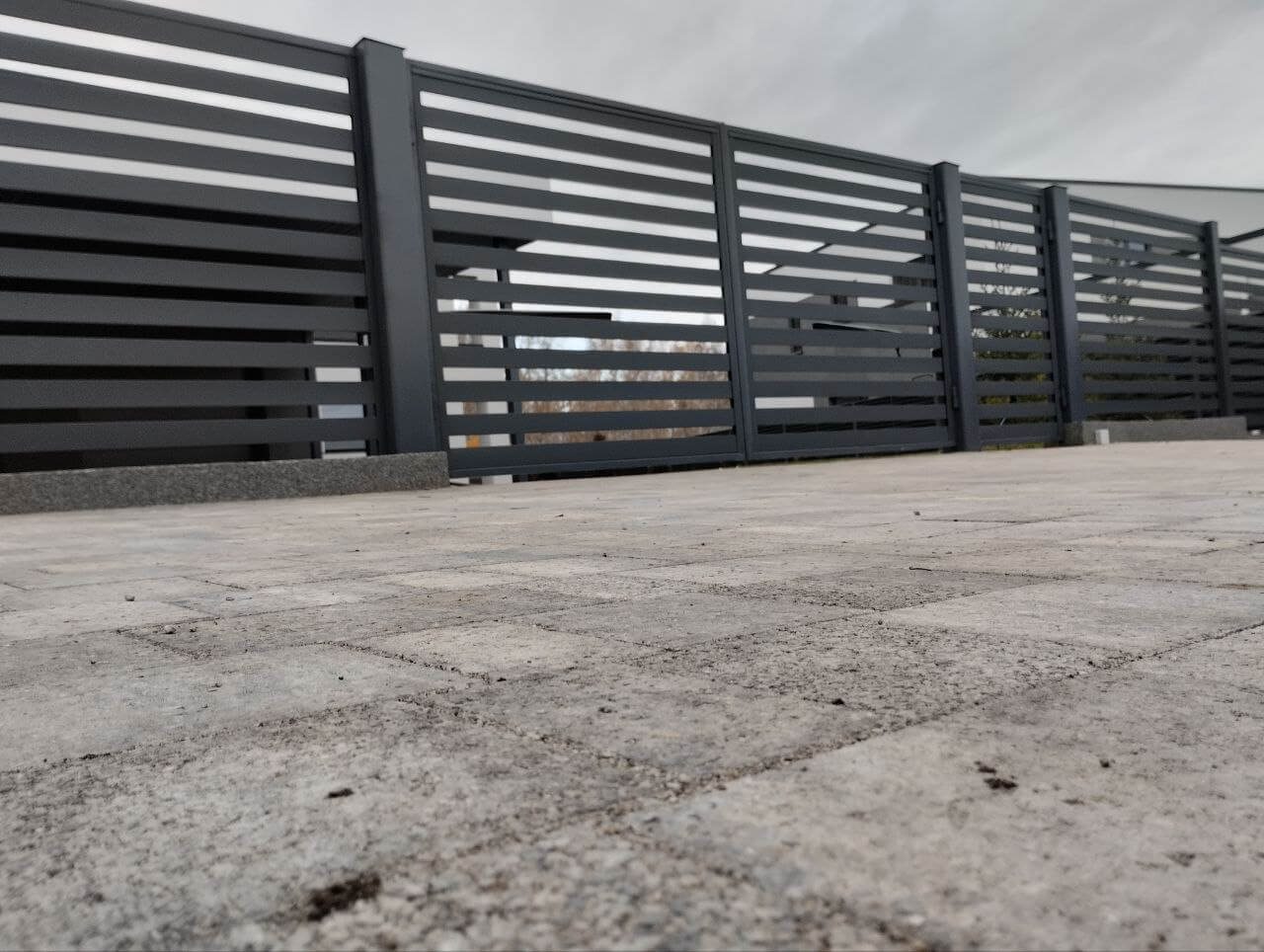 Забор-ранчо из металлопланкена RAL7024 Серый Графит МАТТЕ фото 5 в Кишиневе