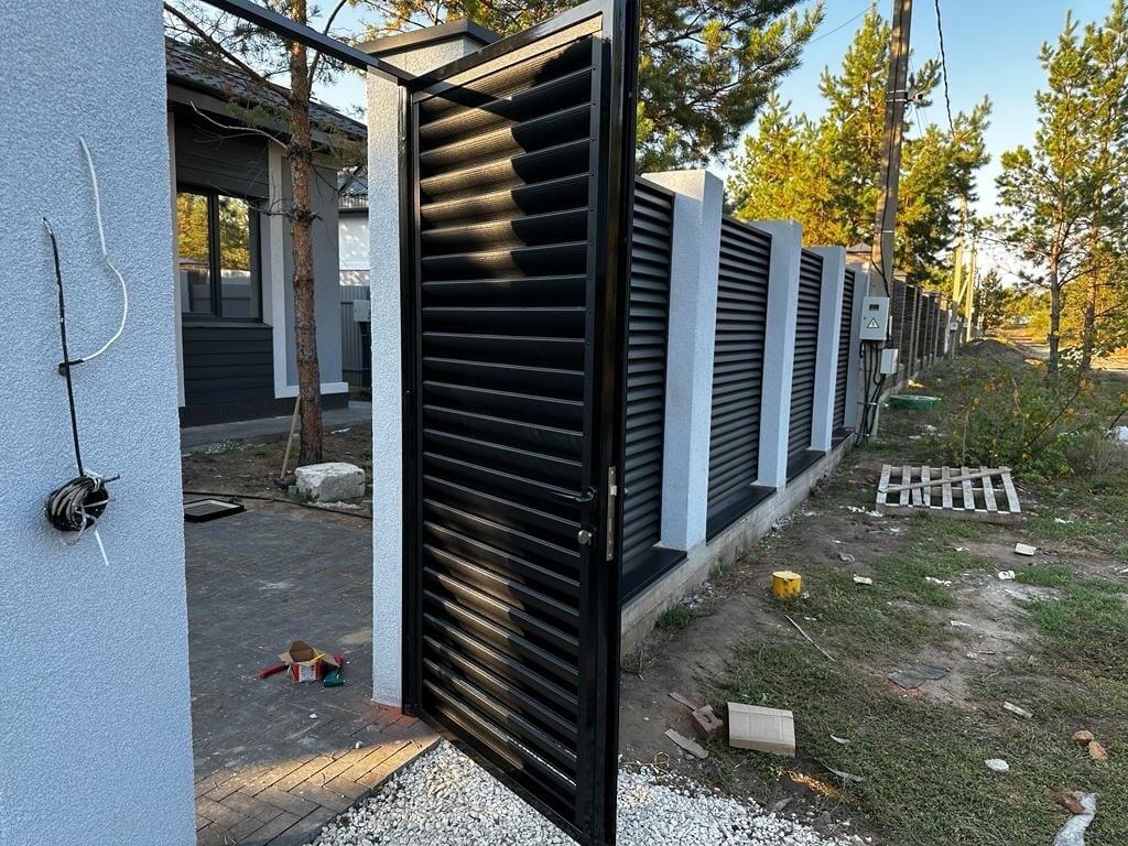 Забор-жалюзи 18м RAL9005/9005 Черный двухсторонний МАТТЕ фото 6 в Кишиневе