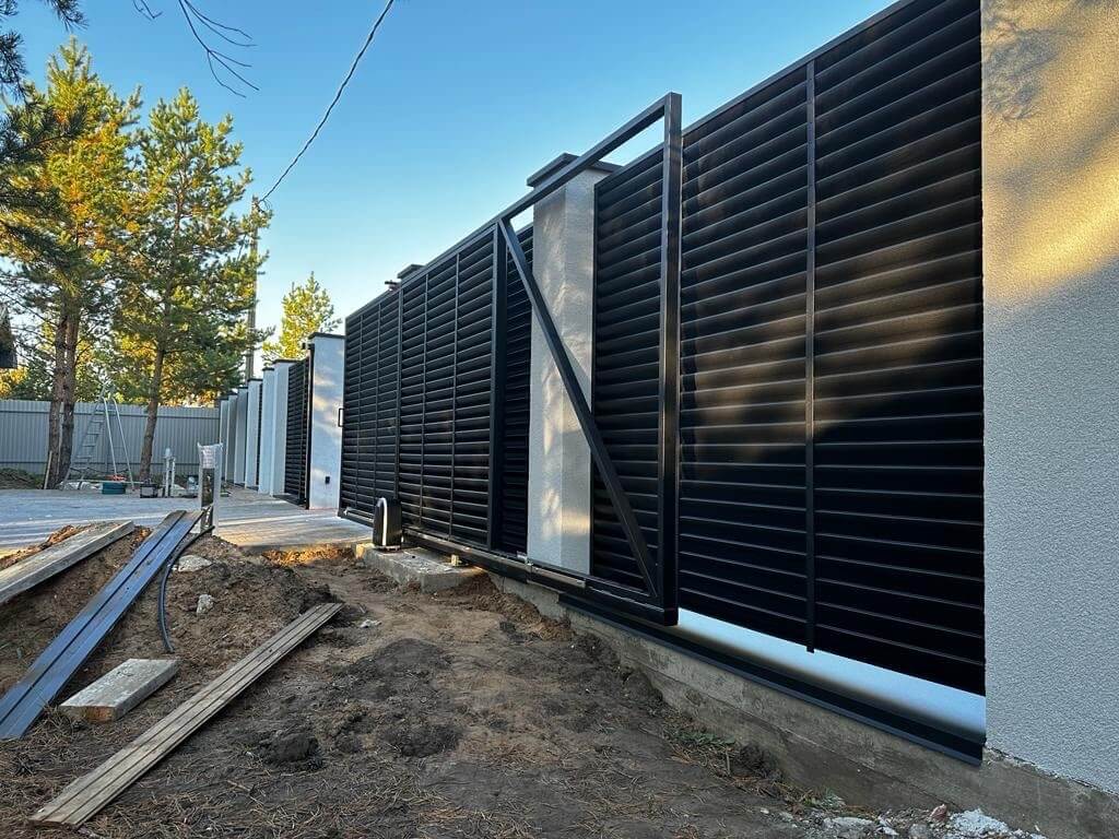 Забор-жалюзи 18м RAL9005/9005 Черный двухсторонний МАТТЕ фото 1 в Кишиневе
