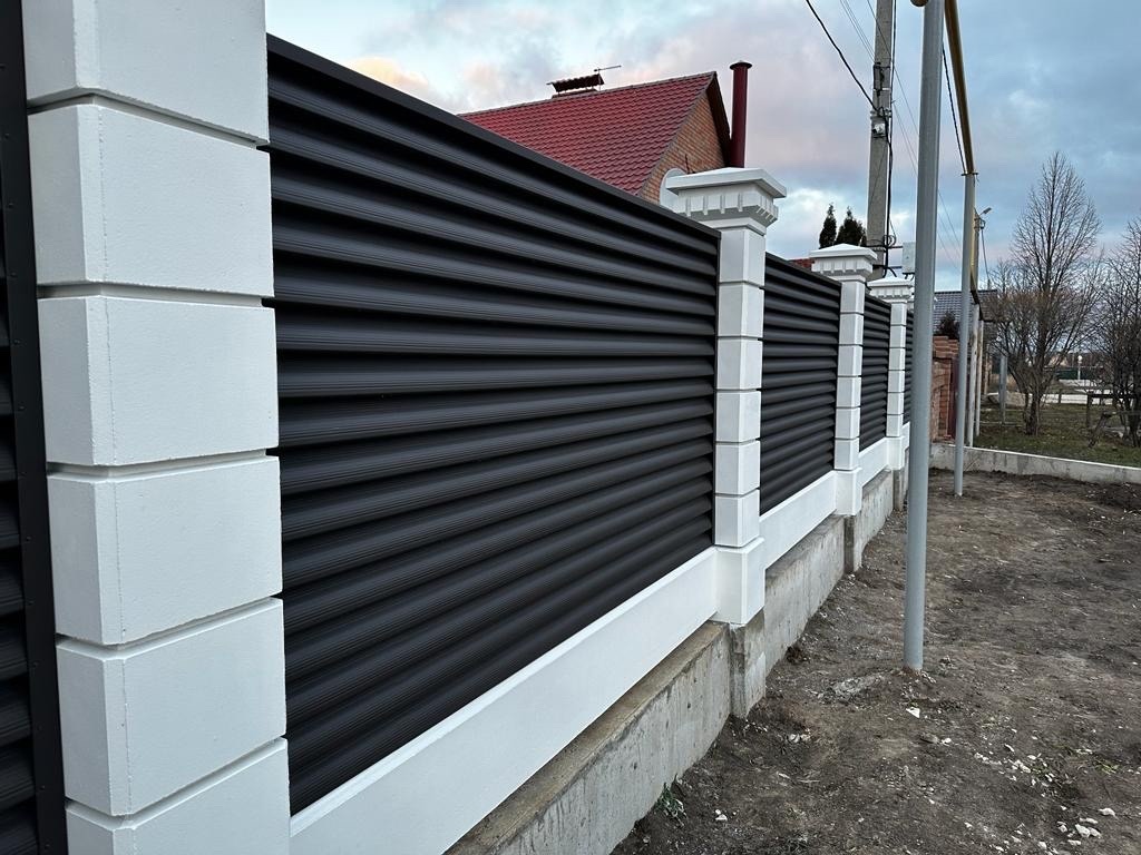 Забор из ламелей Еврожалюзи 35м RAL8019/8019 Темный Шоколад двусторонний MATTE в Кишиневе