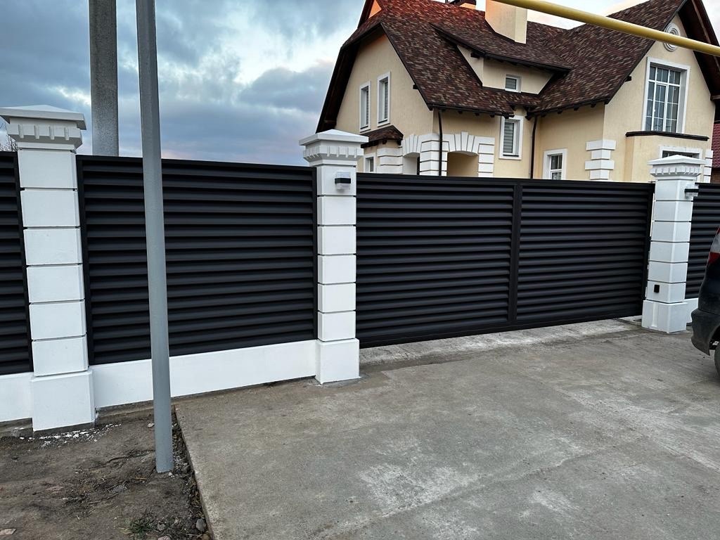 Забор из ламелей Еврожалюзи 35м RAL8019/8019 Темный Шоколад двусторонний MATTE фото 1 в Кишиневе