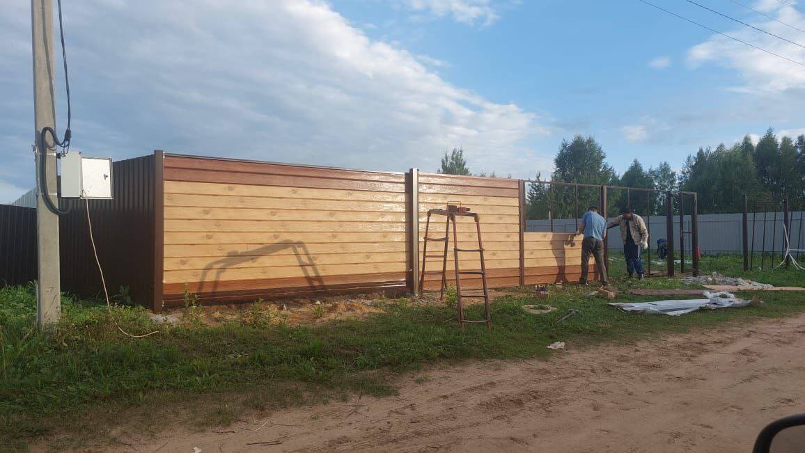 Забор из металлосайдинга Евро-Брус 34м Клен Светлый (SteelArt) + Темное Дерево (Printech) фото 1 в Кишиневе
