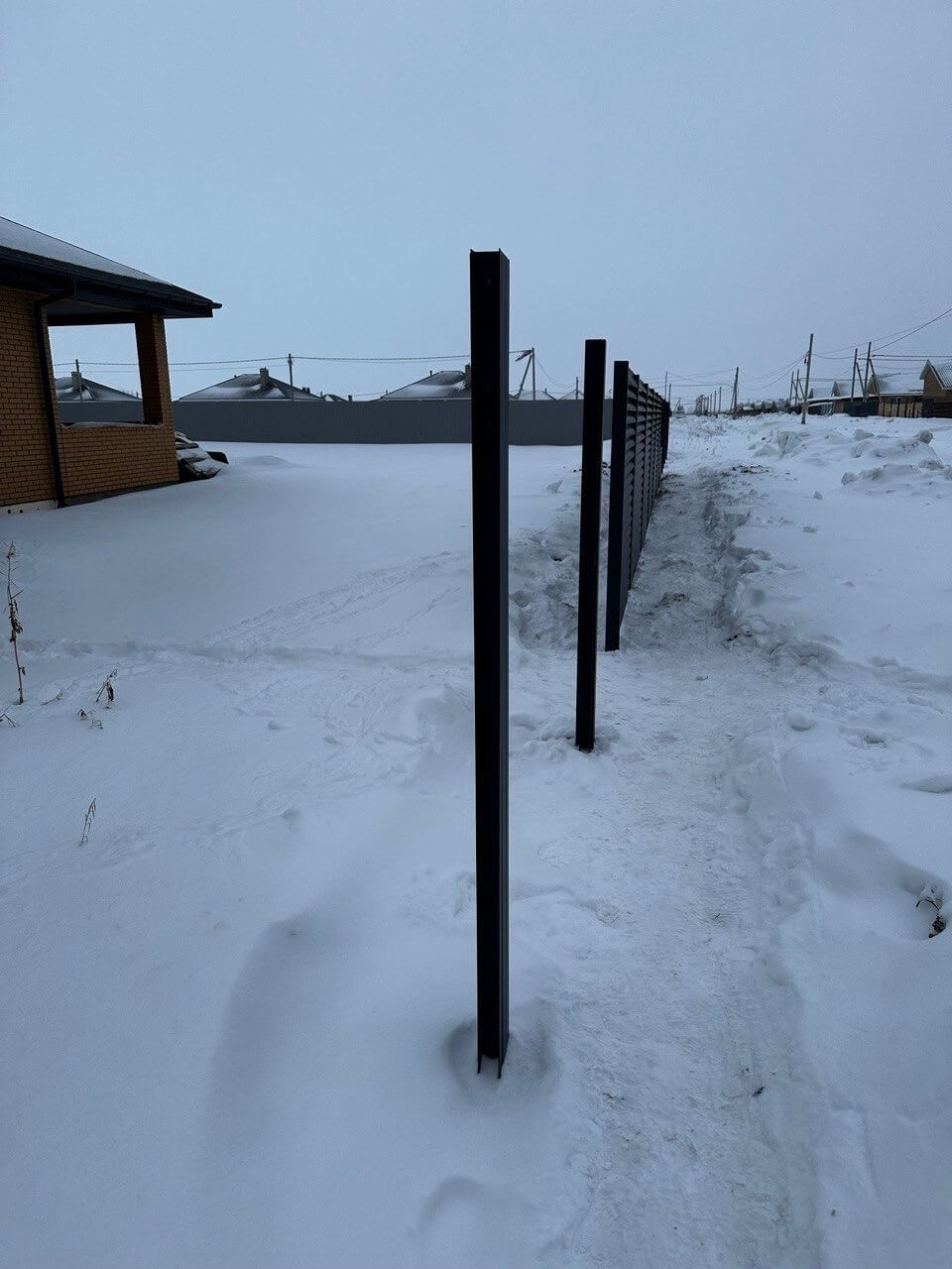 Забор-жалюзи из ламелей еврожалюзи 57м RAL7024 Серый Графит МАТТЕ фото 5 в Кишиневе
