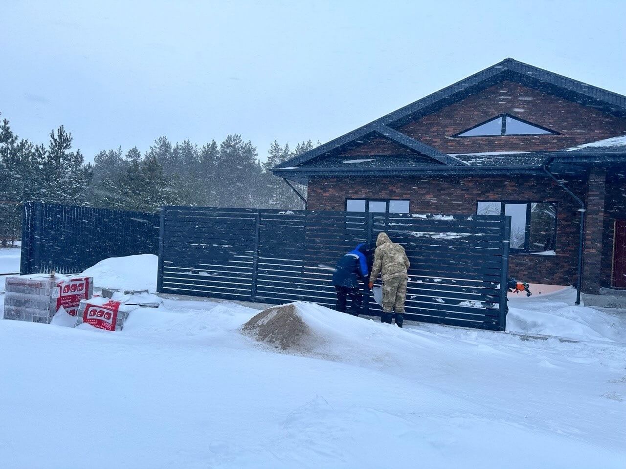 Забор-ранчо из металлопланкена 26м RAL7024 Серый Графит МАТТЕ фото 1 в Кишиневе
