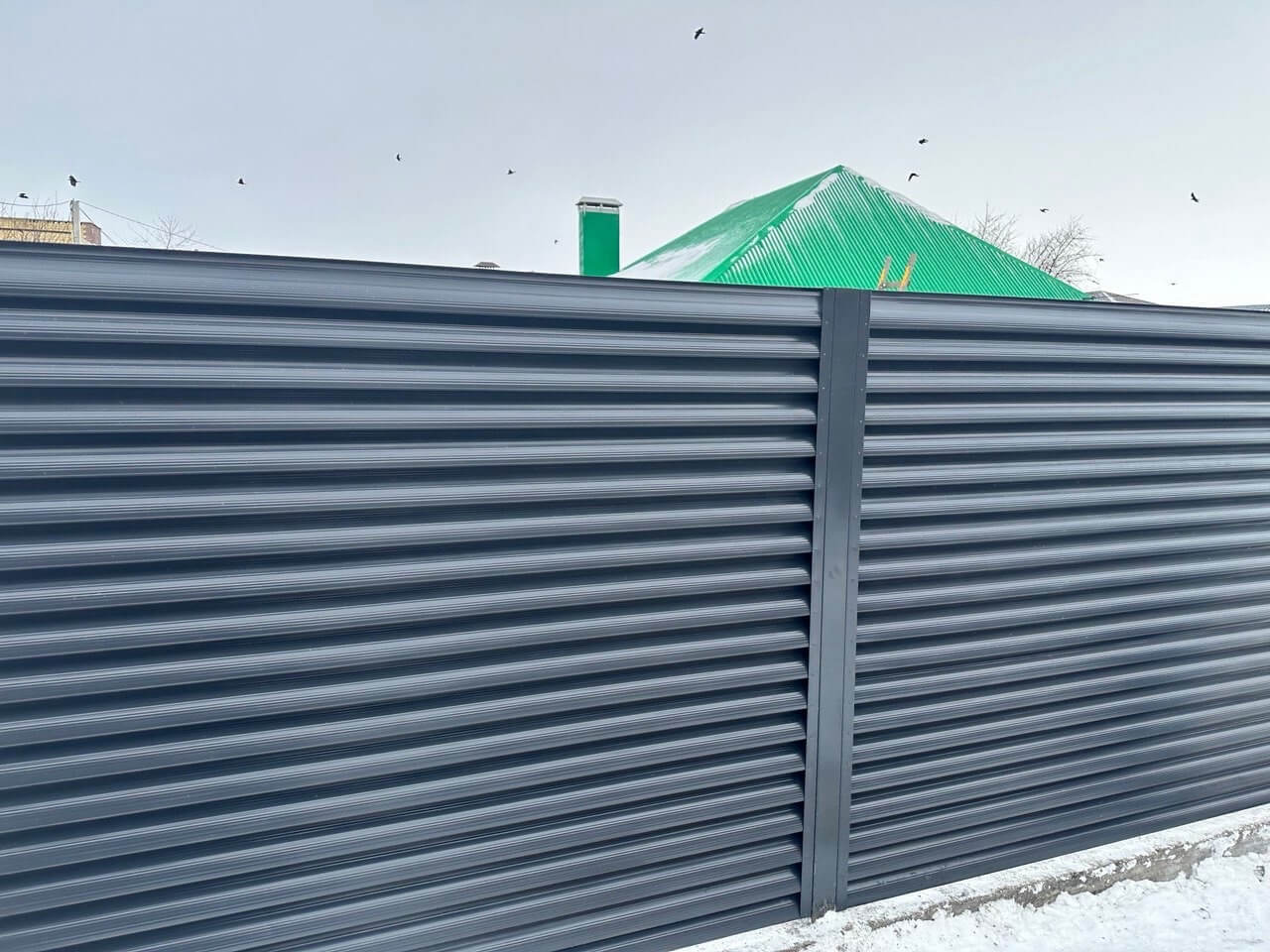 Забор-жалюзи из ламелей Еврожалюзи 32м RAL7024/7024 Серый Графит двусторонний в Кишиневе