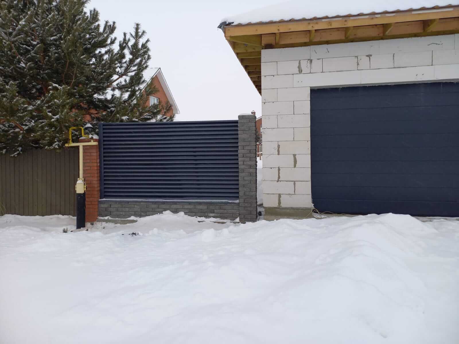 Забор из ламелей еврожалюзи 41м RAL7024/7024 Серый Графит двусторонний фото 1 в Кишиневе