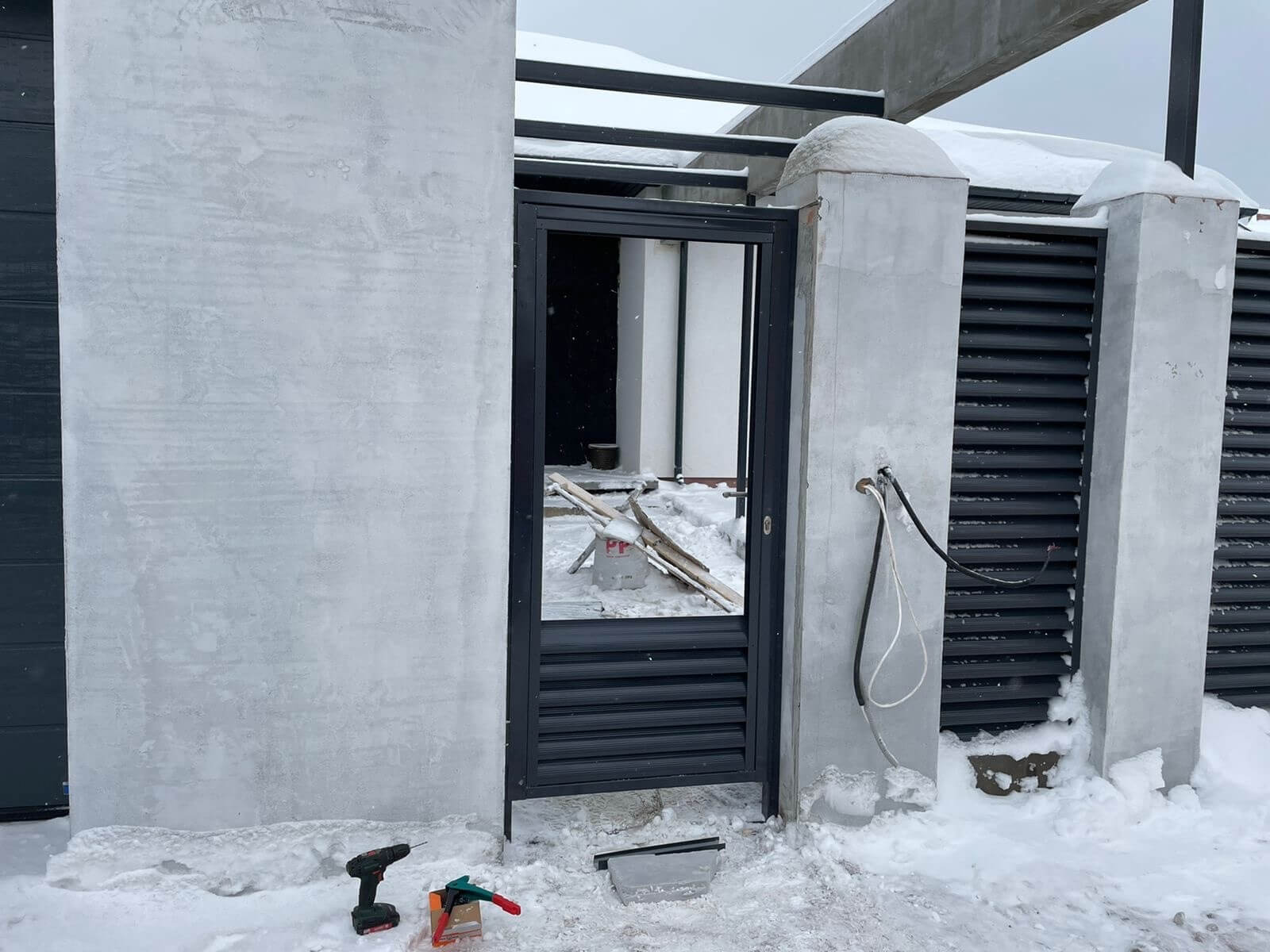 Забор из ламелей еврожалюзи 28м RAL7024/7024 Серый Графит двусторонний фото 2 в Кишиневе