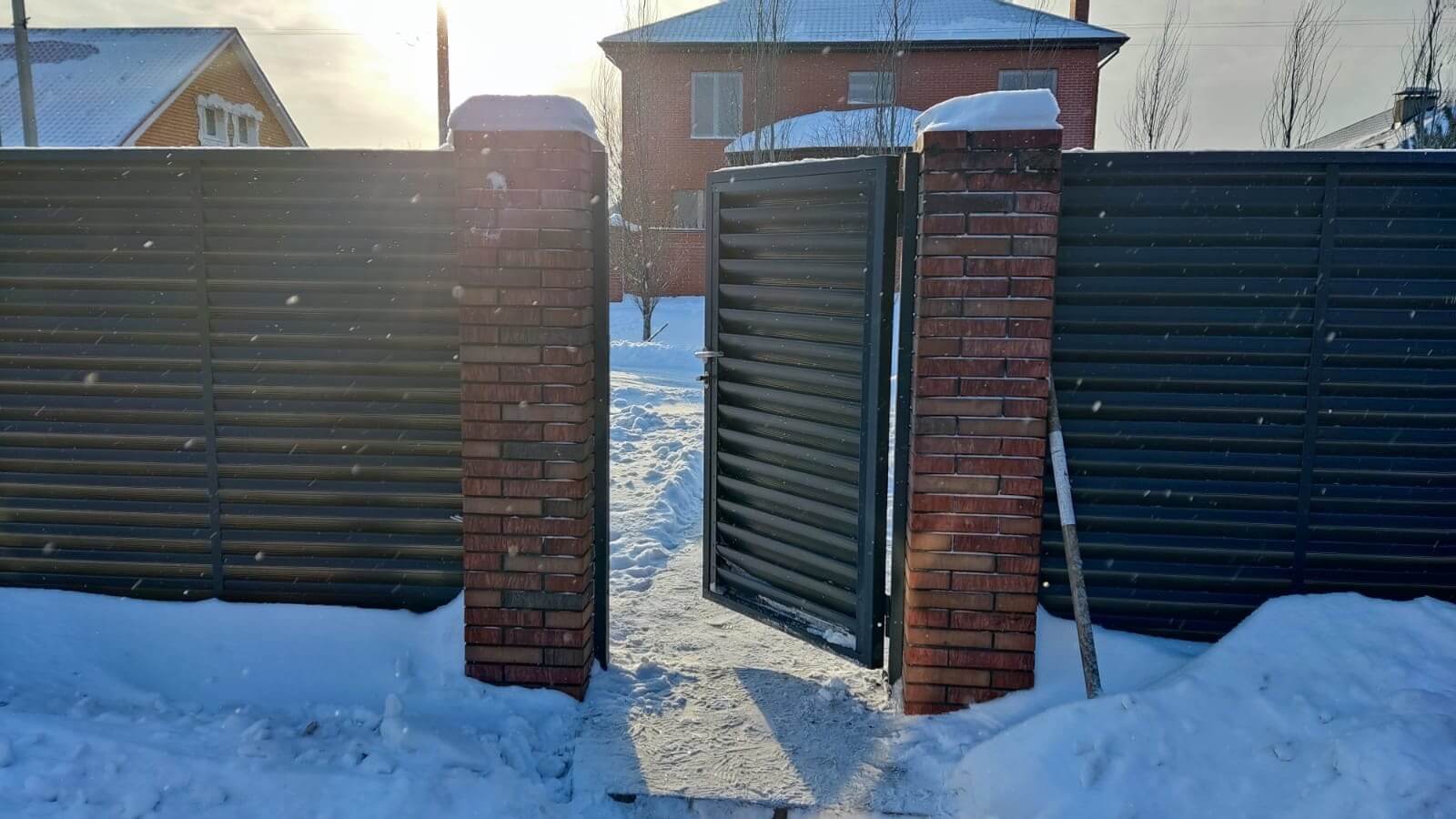 Забор-жалюзи с ламелями еврожалюзи 34м RAL7024/7024 Серый Графит двусторонний фото 3 в Кишиневе