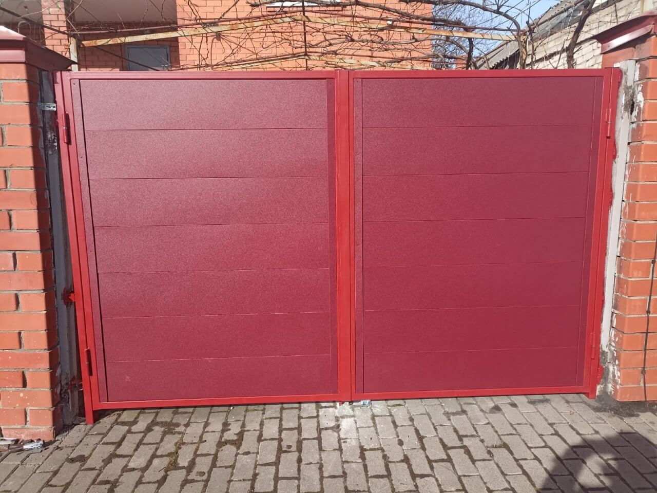Ворота и калитка из металлопланкена 4м RAL3005 Красное Вино, Стальной Бархат фото 1 в Кишиневе