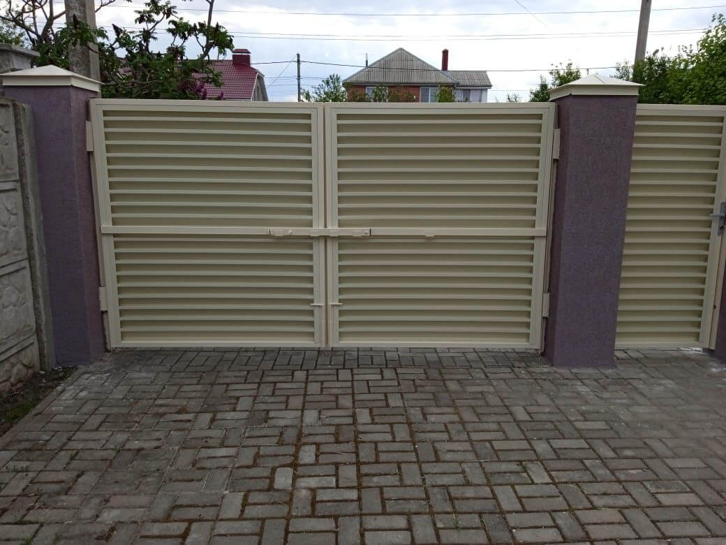 Забор-жалюзи с ламелями ЭКО-Z 10м RAL1015 Слоновая Кость фото 4 в Кишиневе