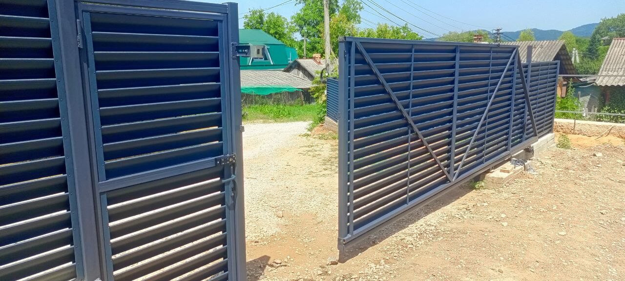 Забор-жалюзи из ламелей Еврожалюзи 53м RAL7024 Серый Графит МАТТЕ фото 16 в Кишиневе