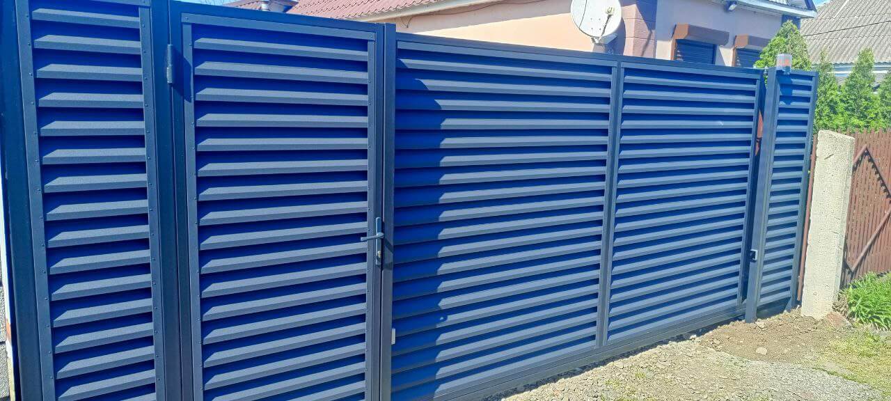 Забор-жалюзи из ламелей Еврожалюзи 53м RAL7024 Серый Графит МАТТЕ фото 10 в Кишиневе