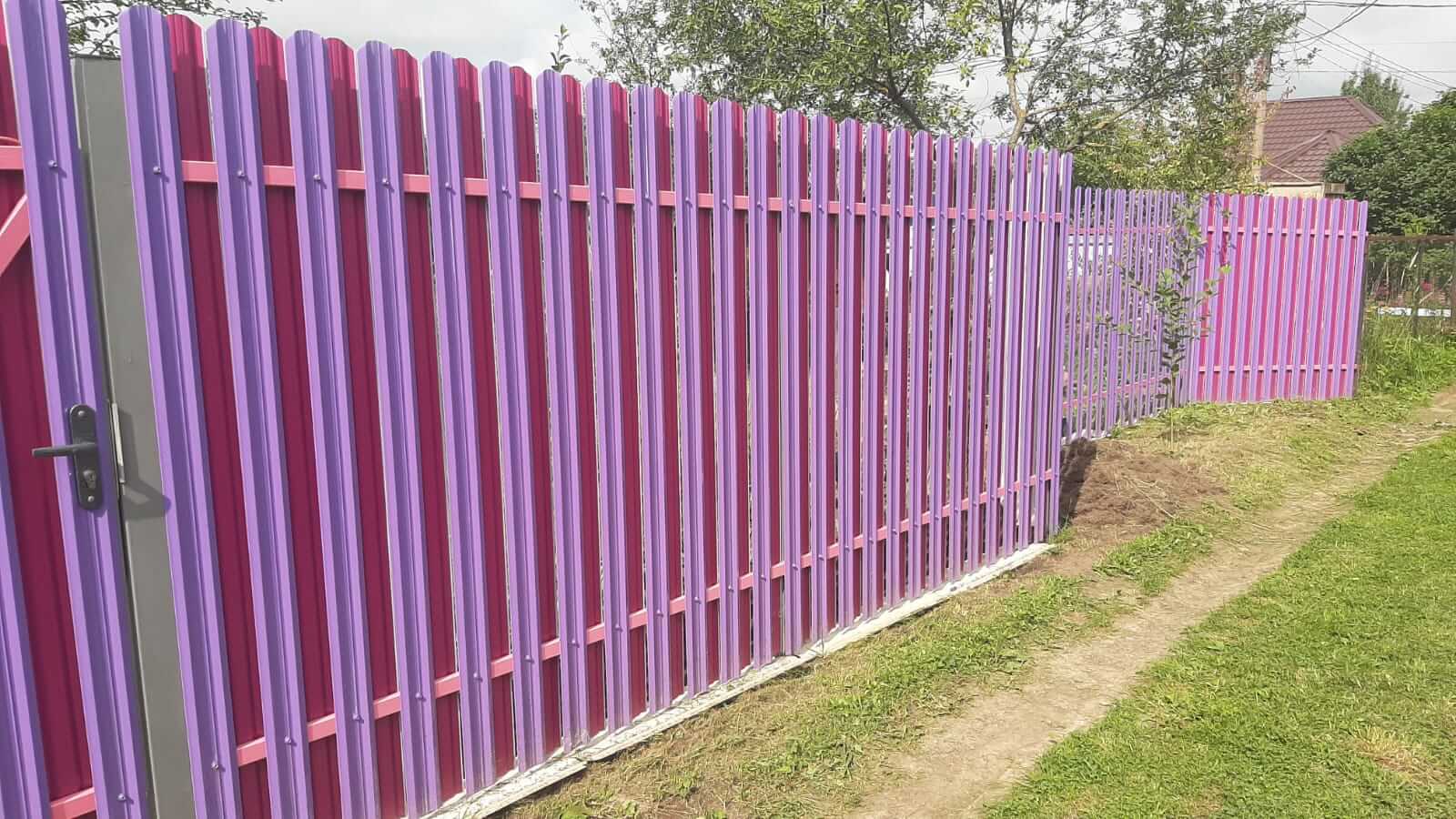 Двухцветный забор из евроштакетника 44м RAL4005 Сиреневый, RAL4006 Пурпурный фото 4 в Кишиневе