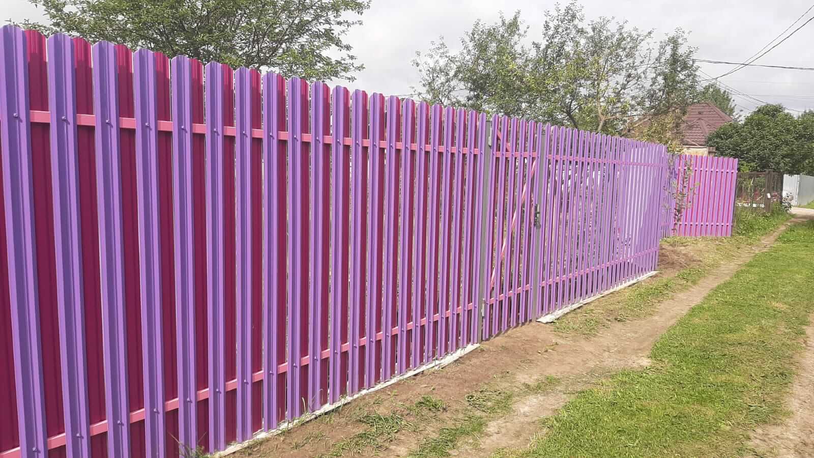 Двухцветный забор из евроштакетника 44м RAL4005 Сиреневый, RAL4006 Пурпурный фото 3 в Кишиневе