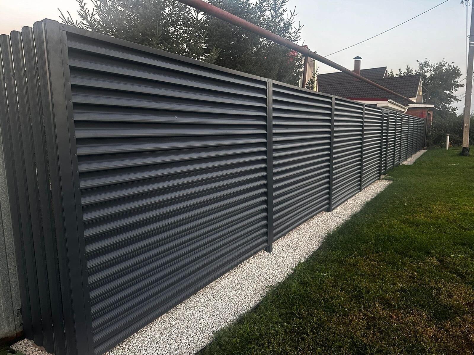 Забор из ламелей Еврожалюзи 26м RAL7024/7024 Серый Графит двусторонний фото 4 в Кишиневе