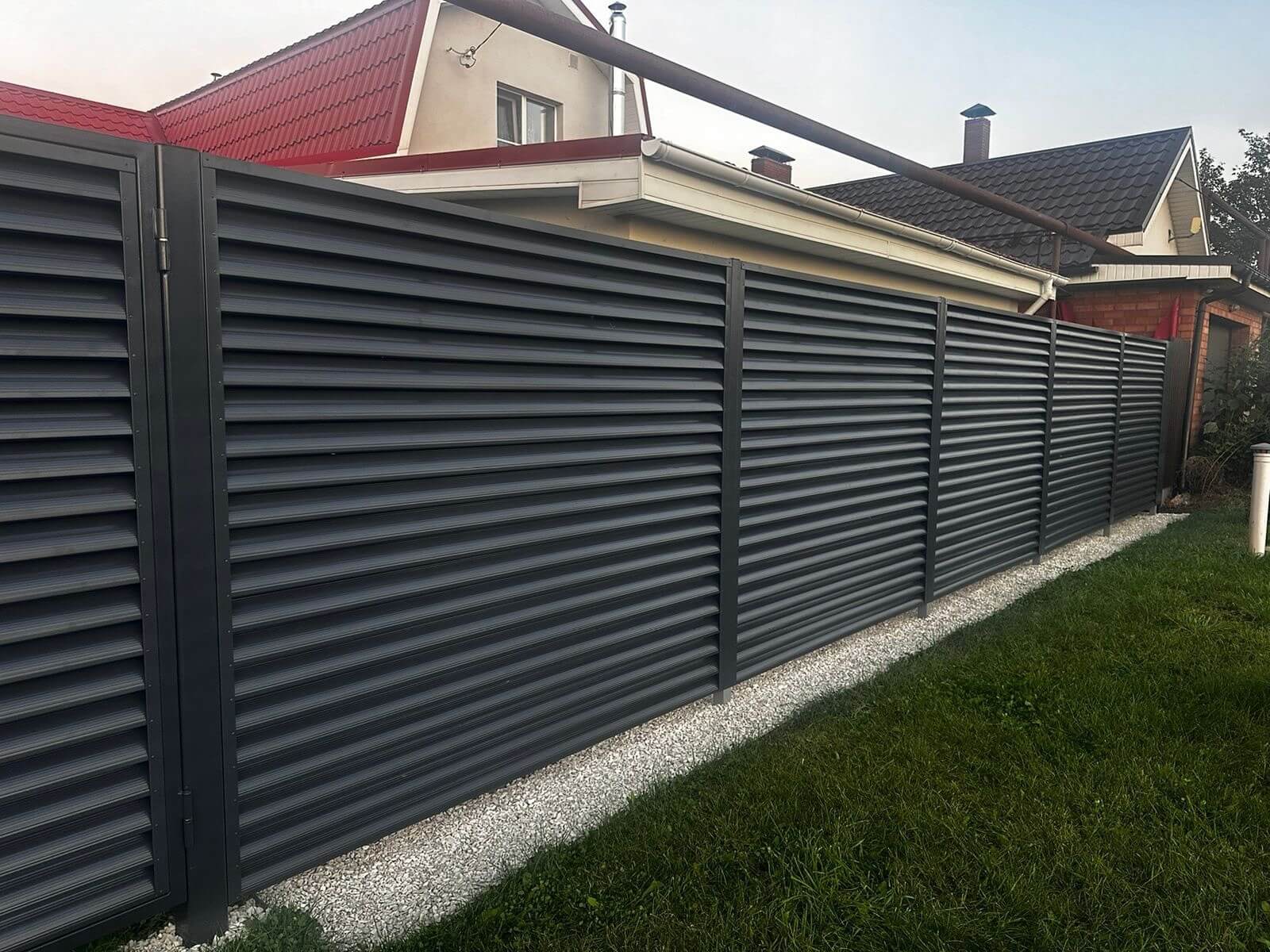 Забор из ламелей Еврожалюзи 26м RAL7024/7024 Серый Графит двусторонний фото 3 в Кишиневе