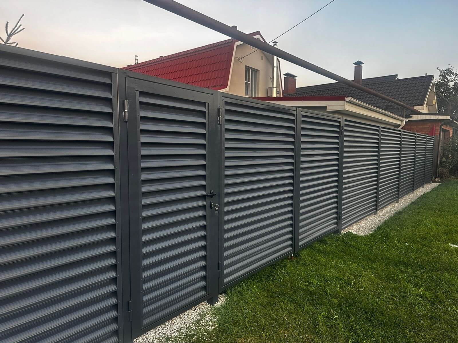 Забор из ламелей Еврожалюзи 26м RAL7024/7024 Серый Графит двусторонний фото 1 в Кишиневе