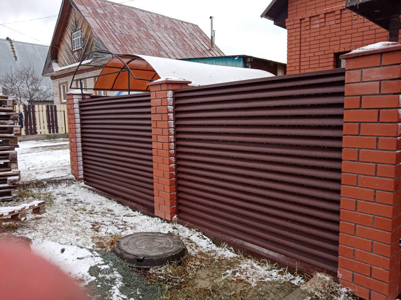 Забор из ламелей еврожалюзи 12м RAL8017/8017 Шоколад двусторонний МАТТЕ фото 3 в Кишиневе