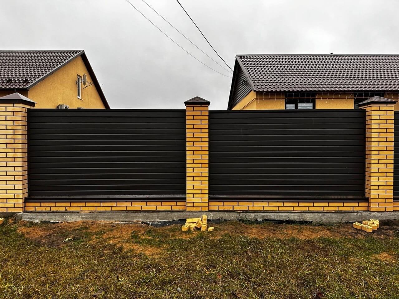 Забор из ламелей Хай-Тек 32м RAL8019/8019 Темный Шоколад двусторонний МАТТЕ фото 1 в Кишиневе
