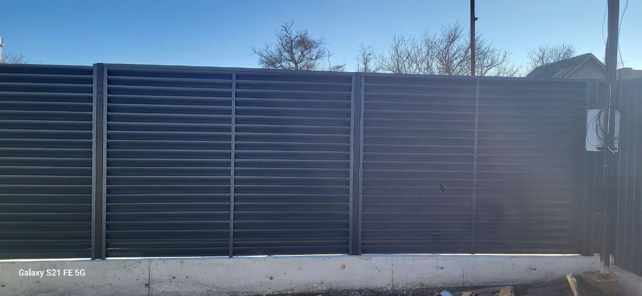 Забор из ламелей еврожалюзи 30м RAL7024/7024 Серый Графит двусторонний фото 6 в Кишиневе