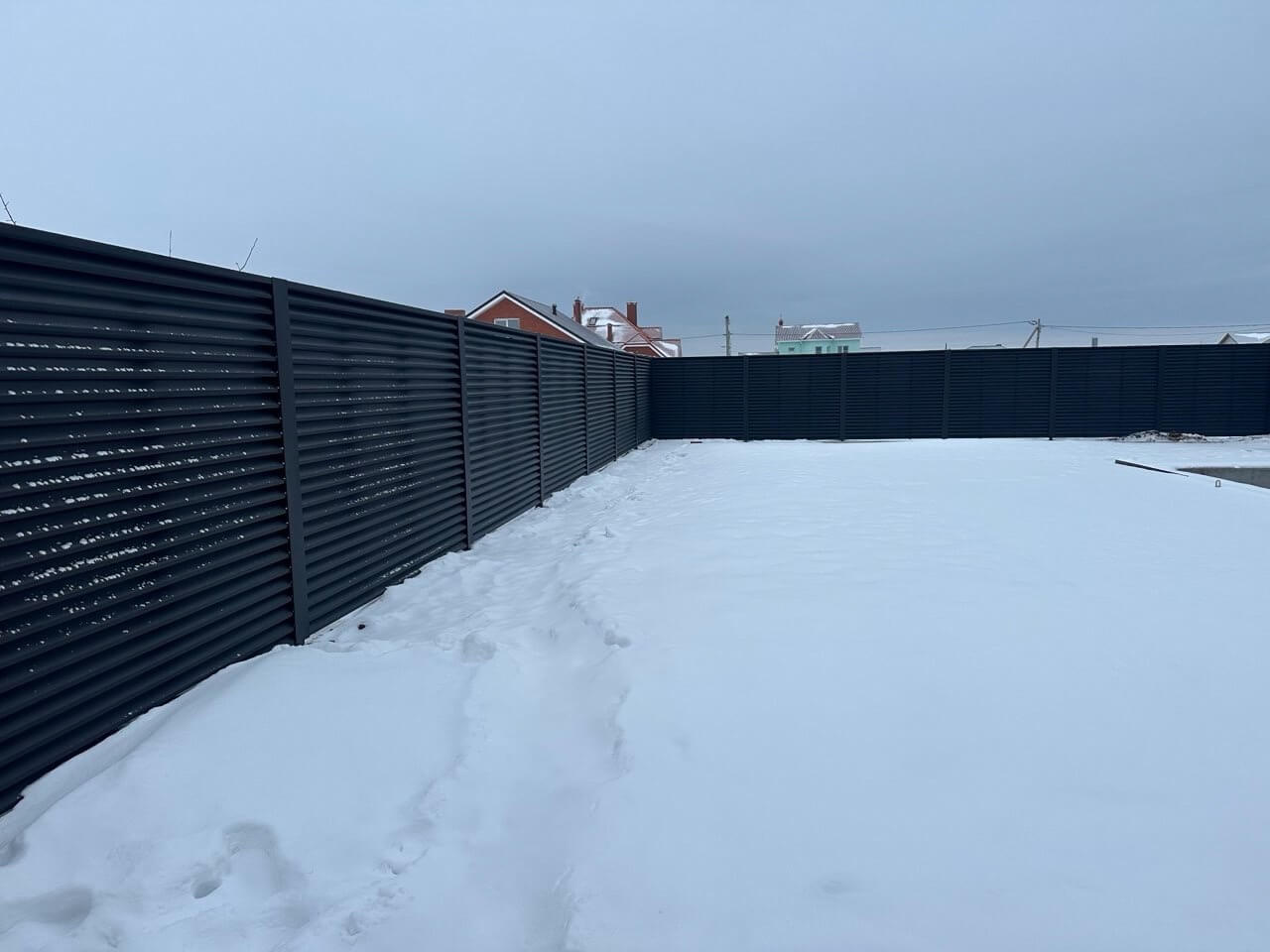 Забор-жалюзи из ламелей ЭКО-Z 130м RAL9005 Черный МАТТЕ фото 3 в Кишиневе