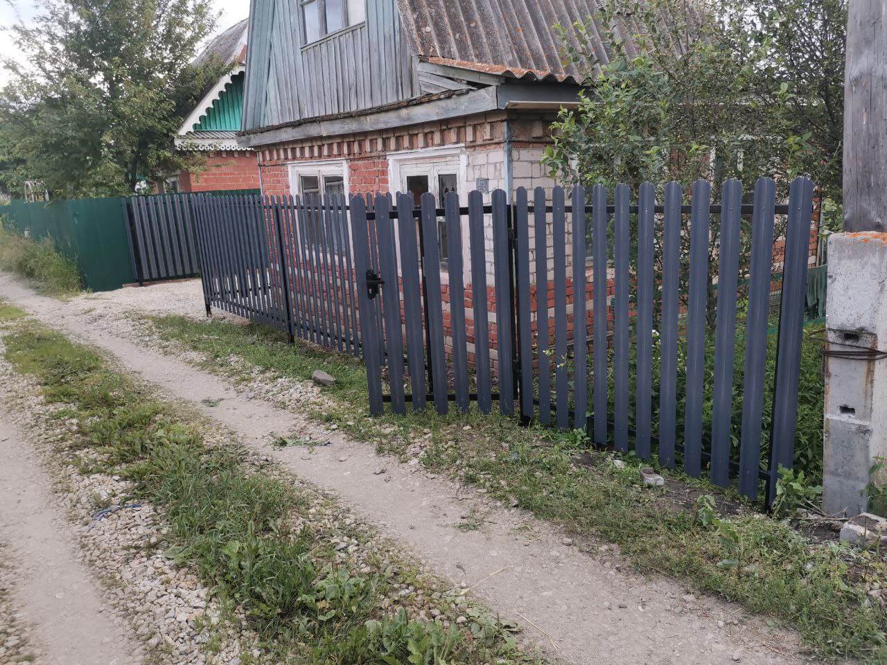 Забор из евроштакетника 7м RAL7024/7024 Серый Графит двусторонний фото 3 в Кишиневе