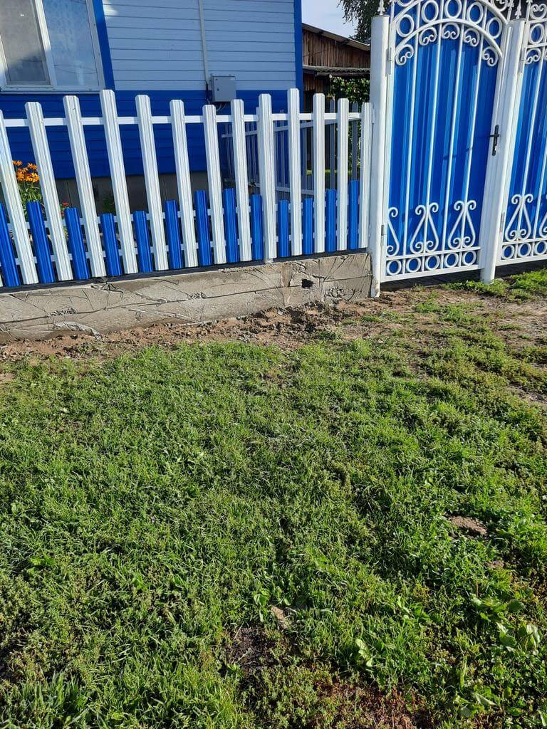 Забор из евроштакетника 14м RAL9003 Белый, RAL5005 Синий Сигнал фото 2 в Кишиневе