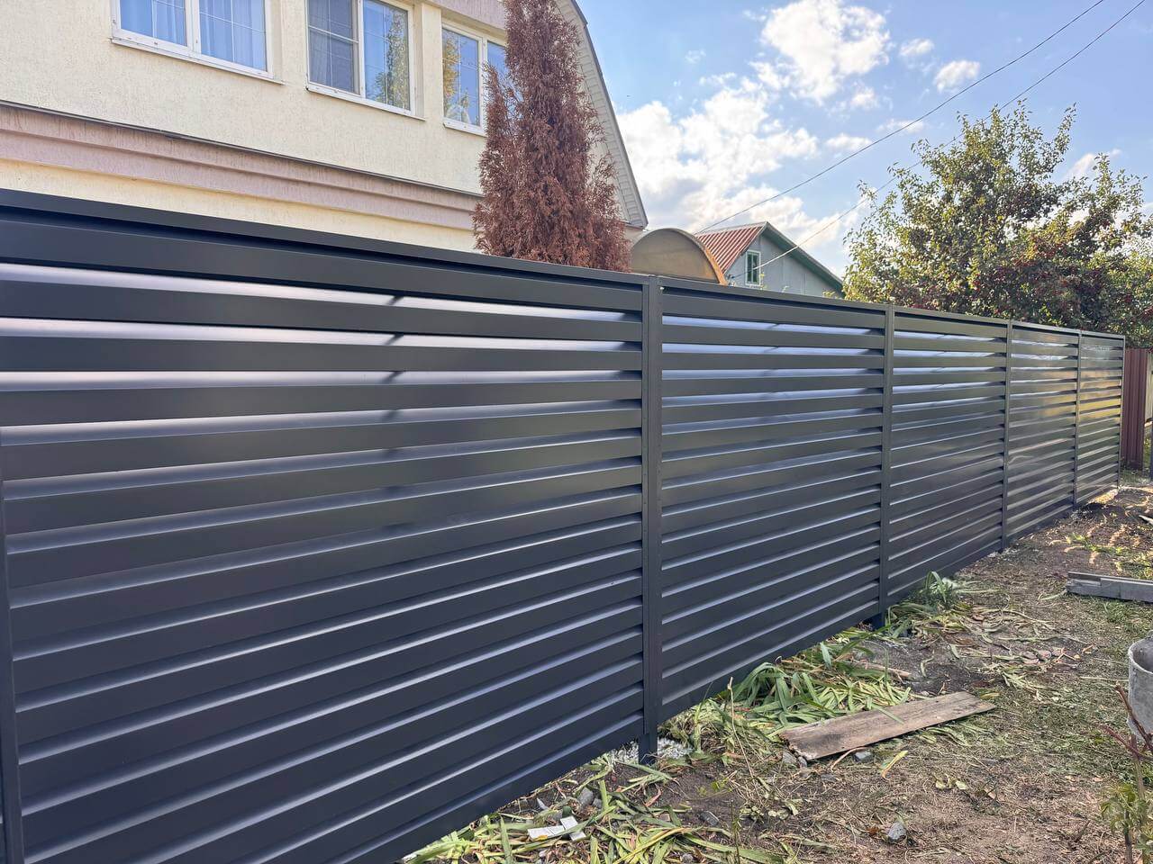 Забор-жалюзи из ламелей Хай-Тек 26м RAL7024/7024 Серый Графит двусторонний в Кишиневе