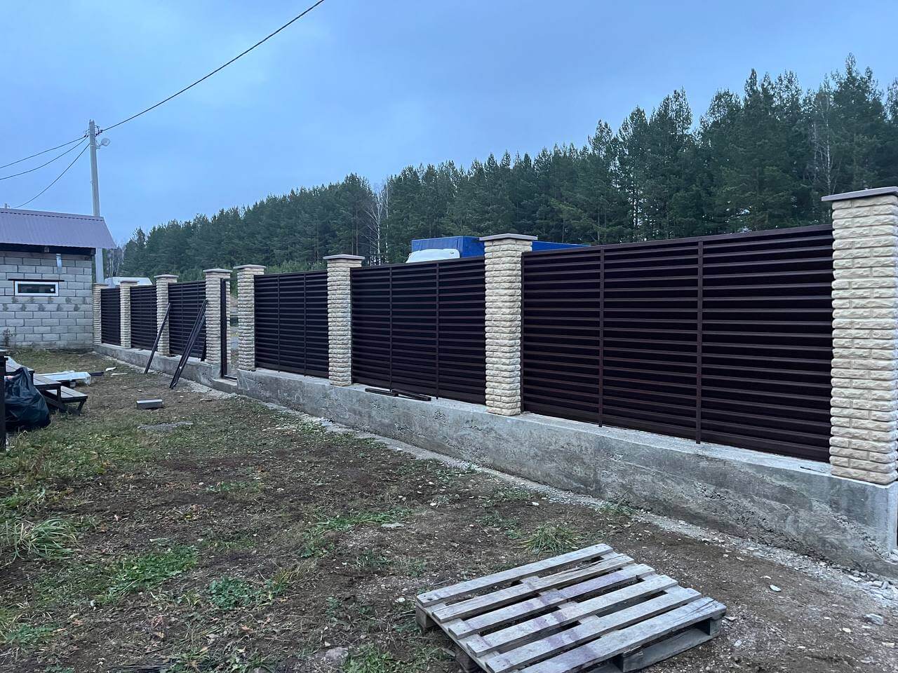Забор-жалюзи из ламелей ЭКО-Z 18м RAL8017/8017 Шоколад двусторонний фото 3 в Кишиневе