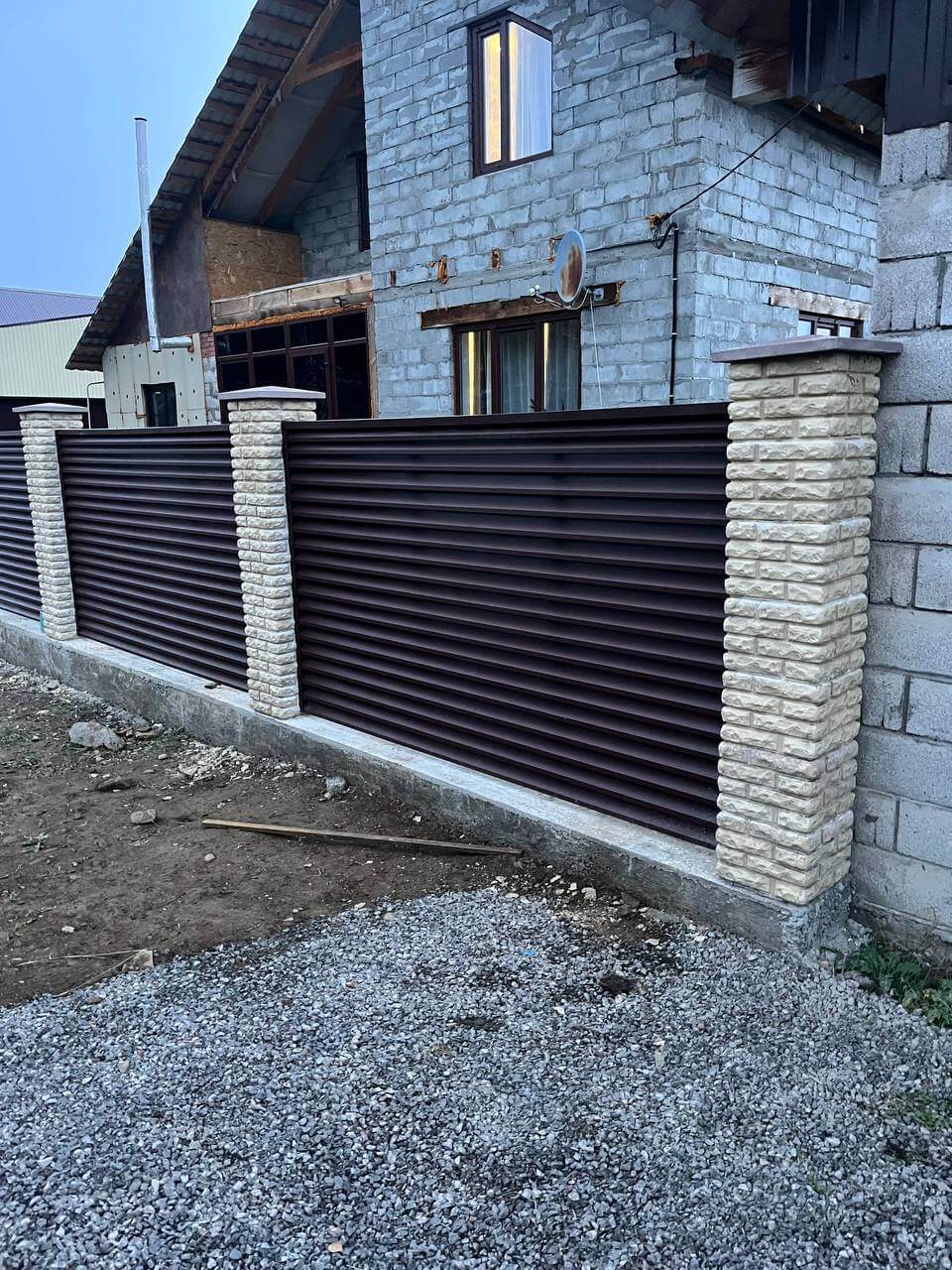 Забор-жалюзи из ламелей ЭКО-Z 18м RAL8017/8017 Шоколад двусторонний фото 2 в Кишиневе