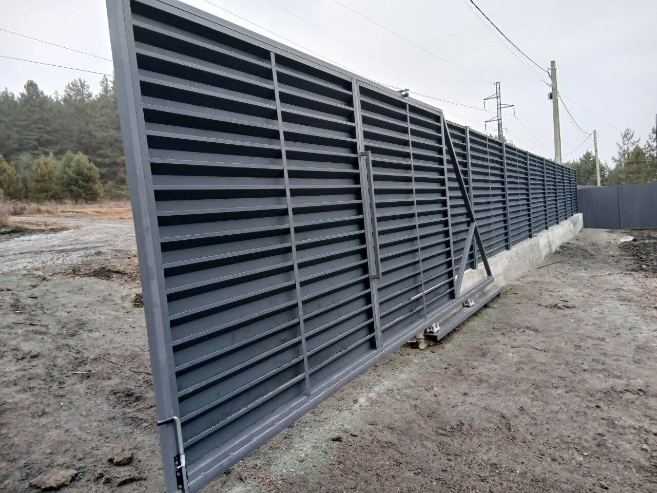 Забор-жалюзи из ламелей Хай-Тек 37м RAL7024/7024 Серый Графит двусторонний МАТТЕ фото 7 в Кишиневе