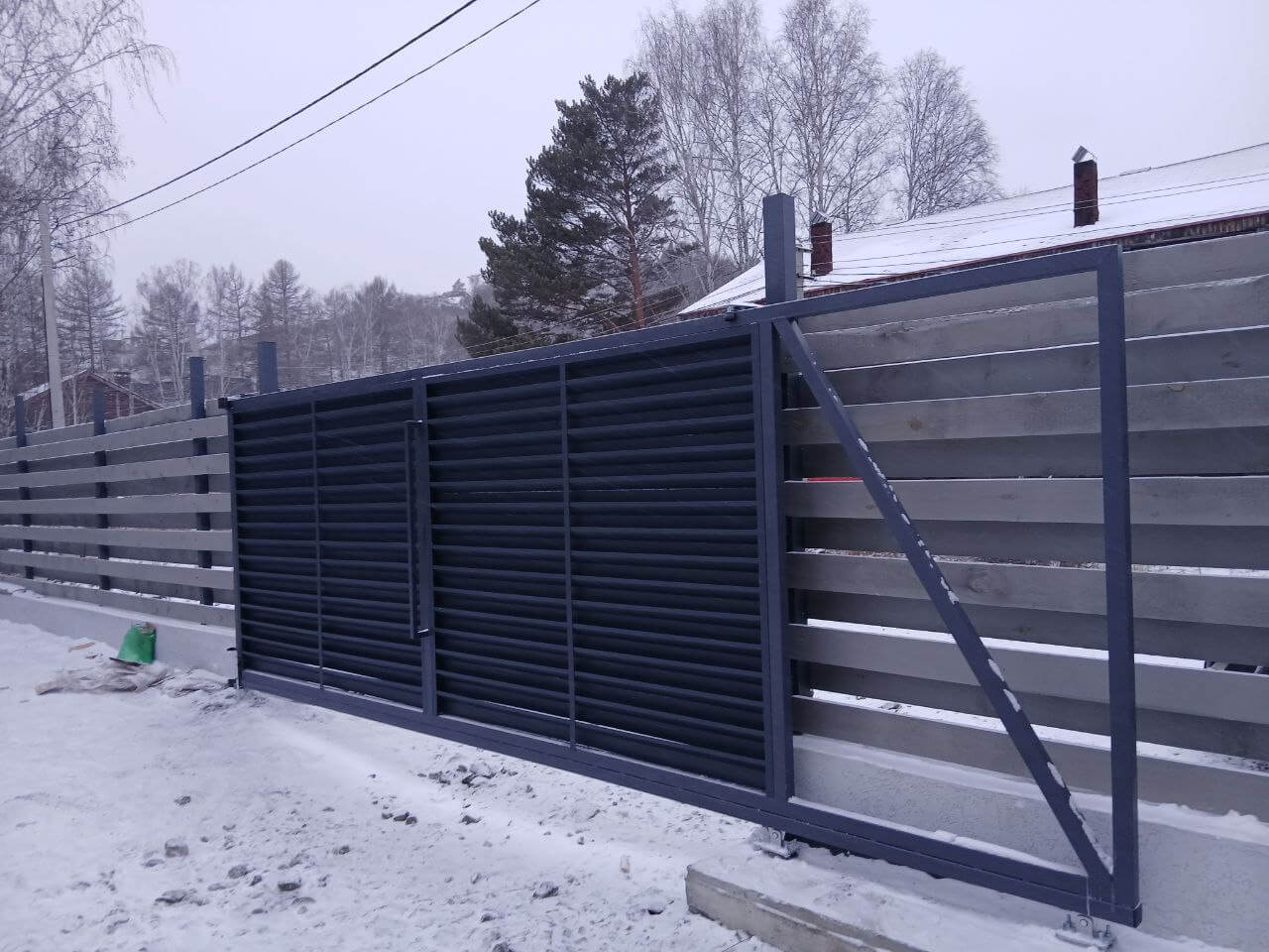 Входная группа из ламелей Хай-Тек RAL7024/7024 Серый Графит двусторонний МАТТЕ фото 4 в Кишиневе